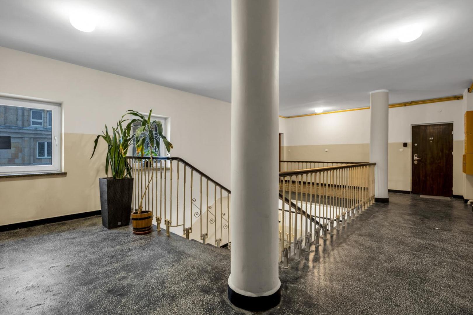 Apartament Plac Zbawiciela Spacious